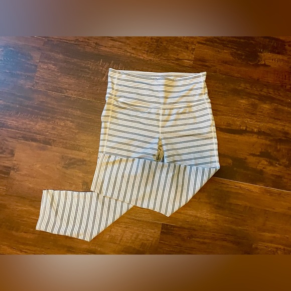 Athleta yoga pant medium - Picture 2 of 4